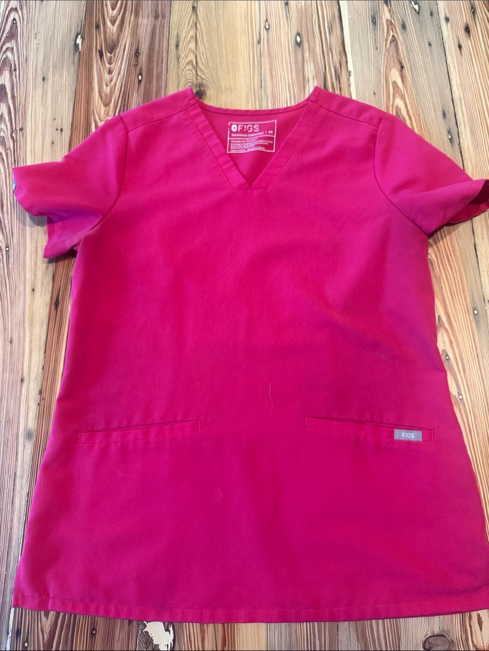 Figs Short Sleeve V-Neck Top in Fuchsia